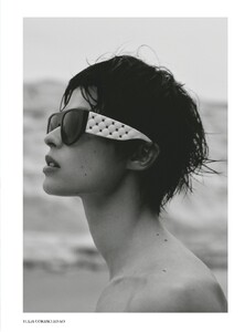 Harper s Bazaar UK 07.08 2022 b-page-011.jpg