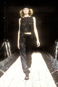197373016_YohjiYamamoto1997WomenRTW47.thumb.jpg.a0545f91d862dea28212854e39460e85.jpg