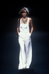 197467071_SoniaRykiel1995WomenRTW72.thumb.jpg.fb14fdad1b695221431836f6836b4348.jpg