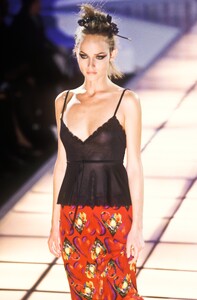 1982866463_Versace1997WomenRTW34.thumb.jpg.fdec9028c57e75dd772b2b08da2efdc7.jpg