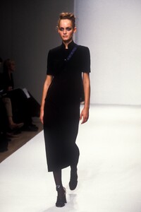 204592703_Prada1997WomenRTW51.thumb.jpg.d98f13f585d501acb4f2c36724e4dc4a.jpg