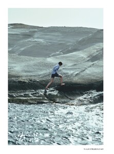 Harper s Bazaar UK 07.08 2022 b-page-014.jpg