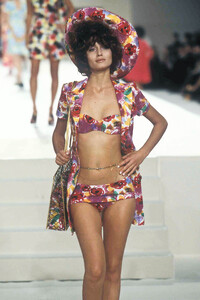 330042257_Chanel1997WomenRTW74.thumb.jpg.964eddca62607d09b85de9efeb84a37f.jpg