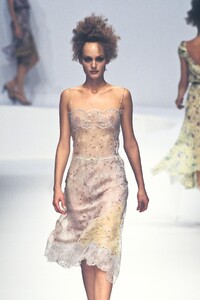 543759506_Valentino1997WomenRTW195.thumb.jpg.bfbbe2c0dd02f961e0d718b40043034c.jpg