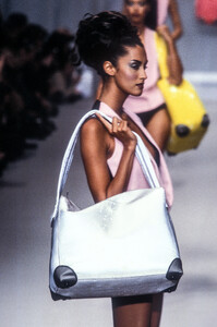 67925699_KarlLagerfeld1996WomenRTW62.thumb.jpg.aeeaff7a01054440809c1ff1667dc333.jpg