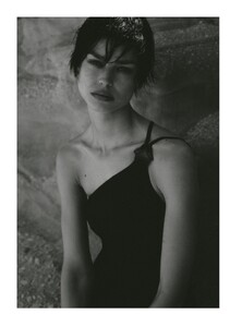 Harper s Bazaar UK 07.08 2022 b-page-004.jpg