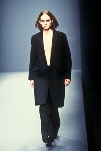 963773425_Prada1997WomenRTW9.thumb.jpg.785be3a5ba6a2b6dc632a5f71e58b581.jpg