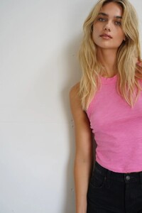 LNA-Detra-Cotton-Tank-in-neon-pink_result.jpg