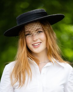ellie-bamber-at-royal-ascot-2022-06-16-2022-3.jpg