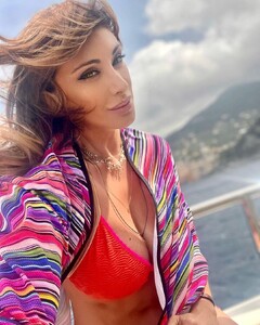 sabrinasalernofficial_285556629_716477316259086_8375112562034261232_n.jpg