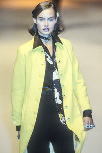 1006643594_Blumarine1995WomenRTW58.thumb.jpg.cd73cc2f0a2419d0aeea66639de18867.jpg