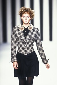 1080788641_Valentino1994WomenFW48.thumb.jpg.d26953cde9f81aa3f009f67c18fae6f8.jpg