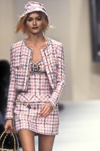 143255189_Chanel1994WomenRTW62.thumb.jpg.36ef0ba1a5a769f89f6e83cfa7f2f0e8.jpg