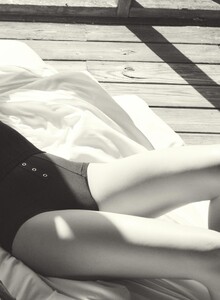 Elle_USA_-_August_2022 -page-008.jpg