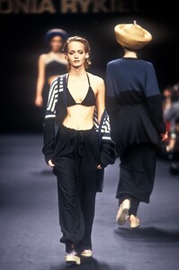 1492564988_SoniaRykiel1994WomenRTW1.thumb.jpg.27dbe6eeba0e3d95b1371cd54e362a0f.jpg