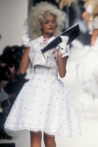 151470892_VivienneWestwood1995WomenRTW149.thumb.jpg.1b696cbb4e9afb6d67d3f6b5f98077b6.jpg