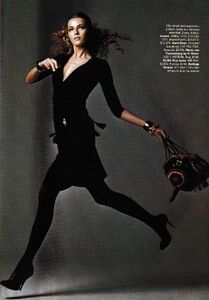1550226739_PIPOCA-HarpersBazaarUS(June2005)-MakeItADress-004.thumb.jpg.222b62648756e0da773d7e30424e2ced.jpg
