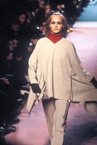 1625329264_JeanPaulGaultier1996WomenRTW4.thumb.jpg.19287475b3ff1f1e4925689edef22a8b.jpg