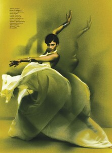 Vogue Italia N862 Luglio2022-page-004.jpg