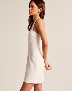 1847007849_HalterLinen-BlendMiniDressWhiteKIC_159-2163-3936-100_model3.thumb.jpg.a735ed1f16bb0fa67f27d127054cf999.jpg
