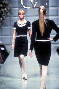 1892102457_Valentino1996HauteCouture25.thumb.jpg.da780b477b86bc8e03bdabee8e5b6105.jpg