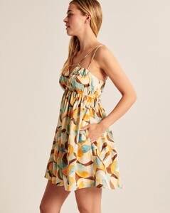 1943373015_StrappyBabydollMiniDressMulticolorPatternKIC_159-2450-4029-208_model4.thumb.jpg.ef4240fd1cb09bbed7e9daf37466775e.jpg