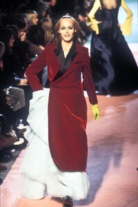1992053773_JeanPaulGaultier1996WomenRTW11.thumb.jpg.7328aea7dcb359c7bb01466e09ce2e8a.jpg