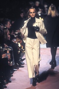 2026394558_JeanPaulGaultier1996WomenRTW1.thumb.jpg.587f54a617c54b2ef4a925e7018d3235.jpg