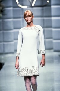 2064946357_Valentino1996HauteCouture61.thumb.jpg.e736b783ebf5d62c56042ffa121349d6.jpg