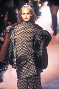 2095118327_JeanPaulGaultier1996WomenRTW8.thumb.jpg.c1d9aa04ff694b62c37ca7c58d255e7b.jpg