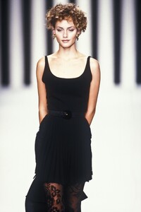 2124848792_Valentino1994WomenFW84.thumb.jpg.70767cdcec2d16e5b247130f1452cd6d.jpg