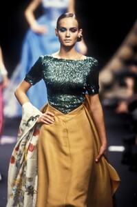 244230163_ChristianDior1994HauteCouture170.thumb.jpg.387392e8a56d22e1277b0c0d9536bf8b.jpg