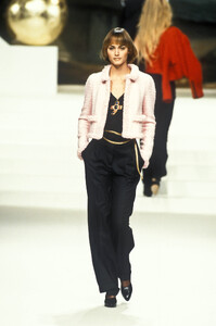 250625471_Chanel1994HauteCouture58.thumb.jpg.f1ec5792a1b0ad141a3afed195cf09c6.jpg