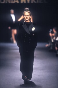 278444354_SoniaRykiel1994WomenRTW8.thumb.jpg.89c2538abd66ab7439c905475fd08ec6.jpg