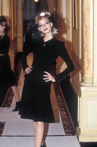 498834417_Chanel1996HauteCouture55.thumb.jpg.4dde87dab56fabe12317e2cf163eabc8.jpg