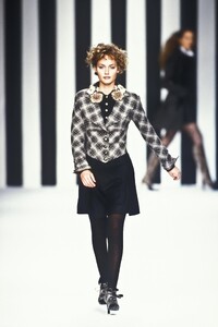 51624779_Valentino1994WomenFW47.thumb.jpg.1b8f51f6ad7214cded7fdf83141af413.jpg
