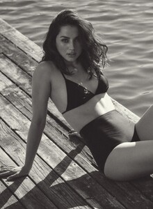 Elle_USA_-_August_2022 -page-011.jpg