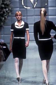 557609090_Valentino1996HauteCouture26.thumb.jpg.7810241e53b77de16d616d1d53239347.jpg