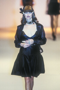 604509226_Blumarine1995WomenRTW71.thumb.jpg.6cefb0f065dfb9310c01f07f49c79861.jpg