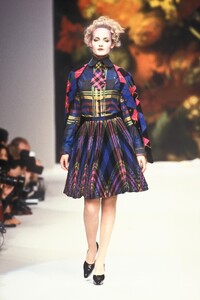 619402671_VivienneWestwood1995WomenRTW96.thumb.jpg.bfcc79c4bc2e1718c1361ce03baaf853.jpg