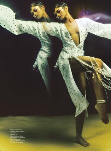 Vogue Italia N862 Luglio2022-page-010.jpg