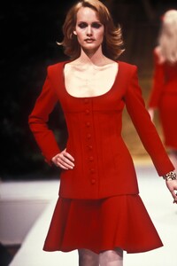883696910_Valentino1995HauteCouture58.thumb.jpg.fb3778e5e021af3add479610744913eb.jpg