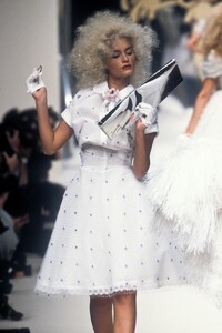 922557349_VivienneWestwood1995WomenRTW148.thumb.jpg.9eddeb4aa9653f71522f2cdf70ed24ca.jpg