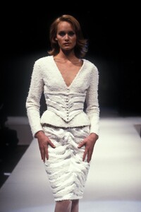 974536703_Valentino1995HauteCouture67.thumb.jpg.4d1989855b29c3cd377473b7aaf416d2.jpg