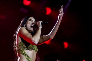 dua-lipa-performing-at-the-roskilde-music-festival-in-denmark-06-30-2022-4.thumb.jpg.55ded769d019b4734322b557ed4e644f.jpg
