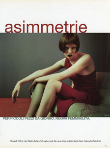 glamour-it-mar-1997-asimmetrie-002.thumb.jpg.0df4a0e649213a7ac31f83f096f0cd17.jpg