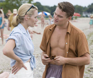 revolutionary-road-leonardo-dicaprio-kate-winslet.thumb.jpg.f1be94a4a59a07212492a6babbffd492.jpg