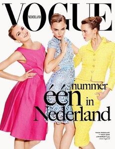 vogue-april-2012-cover-156795.thumb.jpg.73cf4e27333596f90fe5d47448506fb2.jpg