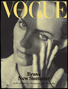 vogue-nl-0607-2020_by_annemarieke-van-drimmelen1.thumb.jpg.b5a517841a6c8a2e8f1dbad7120bde2f.jpg