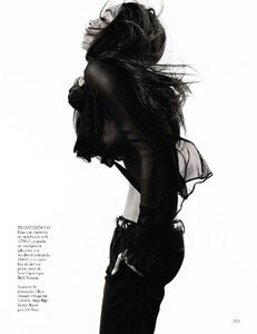 vogue-spain-2-2013_jourdan-dunn_(12).thumb.jpg.8d4eae0a567f7f6b09d86ef867370025.jpg